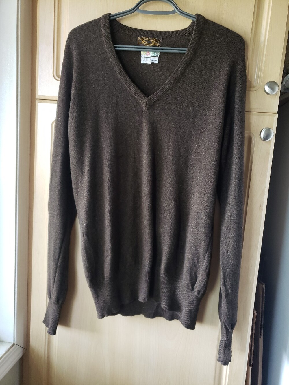 The BAY vintage Cashmere Men's V-Neck Brown Sweater